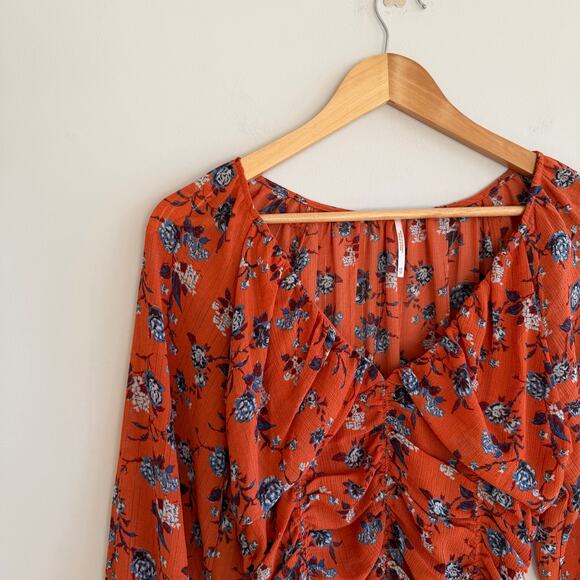 Free People Final Rose Print V-Neck Ruched Smocked Cropped Blouse Orange XS - Picture 4 of 9